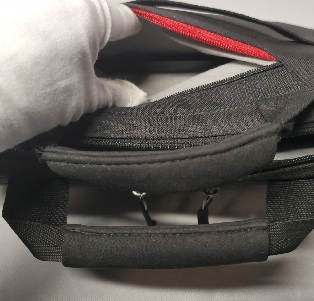 Men's Black Laptop Messenger Bag - CASE LOGIC Brand - Picture 8 of 8
